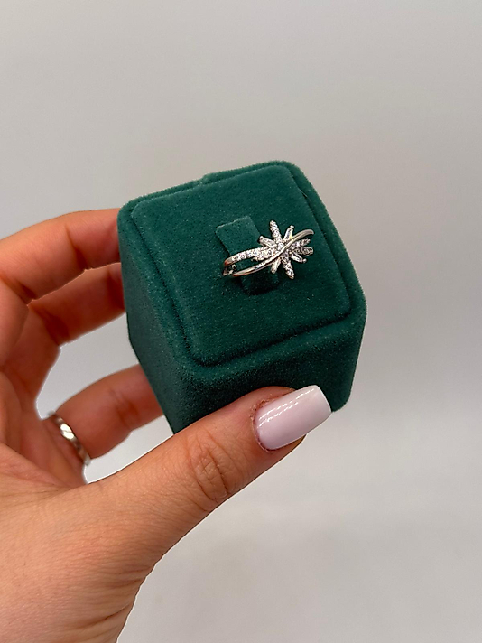 Xuping Yıldız Işıltısı Taşlı Yüzük