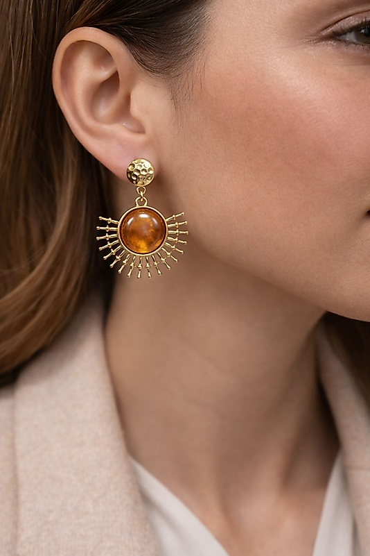 Kehribar Taş Detaylı Güneş Form VIP Çelik Küpe – 14K Altın Renk