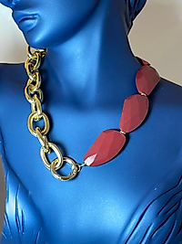 Bordo Taşlı Gold Zincir Detay Kolye