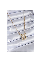 316L Çelik Gold Renk D Harf Model Zirkon Taşlı Kadın Kolye - BJ-BKO7708
