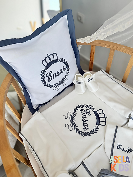 Yenidoğan Set - Bebeğinizin İsmi ve Çelenk Nakış