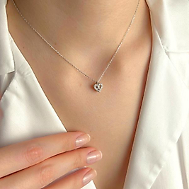 Zirkon Taşlı Kalp Kolye – Zarif ve Işıltılı Minimal Kadın Kolyesi