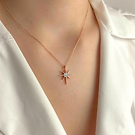 Yıldız Figürlü Işıltılı Kolye – Zarif ve Modern Kadın Kolyesi, Parlak Taş Detaylı