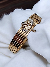 Jade'm Gold Paslanmaz Çelik Çiçekli Kelepçe