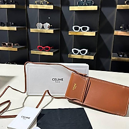 ELİNE TELEFON GÖZLÜK KUTUSU