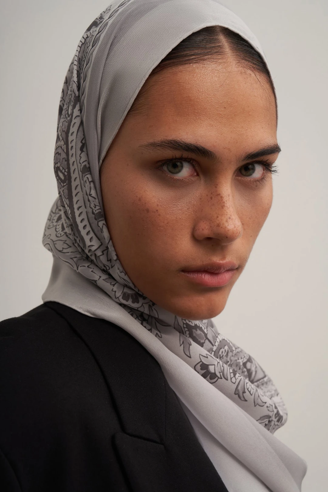 MORENO İpek Şal Gray Paisley