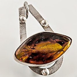 KEHRİBARIN DERİNLİĞİNDE  BALIK İNTAGLİO KOLYE