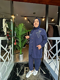ÇİÇEK NAKIŞLI DÜĞME DETAYLI TAKIM-LACİVERT