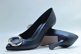 Yuvarlak zarif taşlı stiletto