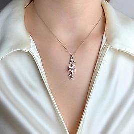 Taşlı Göz Figürlü Kadın Kolye – Anlamlı ve Işıltılı Takı Modeli