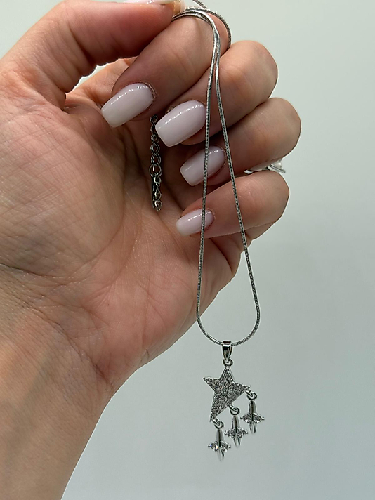 Taşlı Yıldız Figürlü Sallantılı Kolye