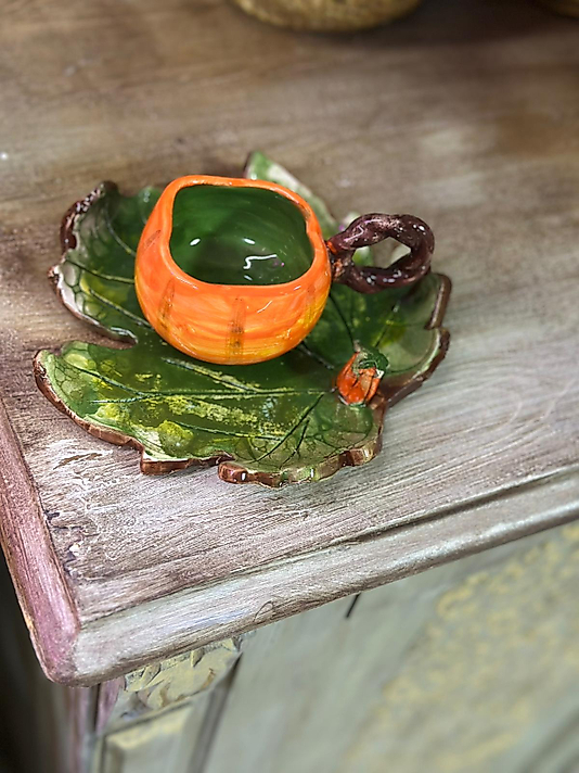 El Yapımı Kabak Figürlü Sonbahar Temalı Seramik Fincan