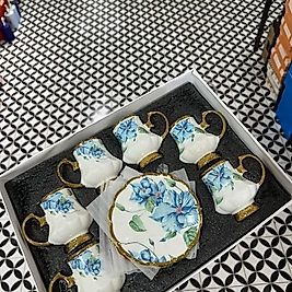 Mavi çiçekli fincan takımı