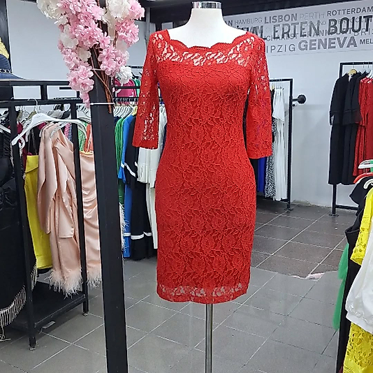 Kırmızı Elbise