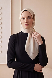 Düz Kristal Kumaş Eşarp - Kaymaz, Şık, Tok Duran | Günlük & Abiye Uyumlu