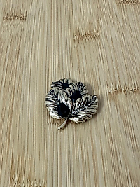 Taş Detay Yaprak Broş