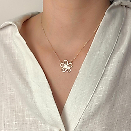 Altın Tonlu Modern Çiçek Kolye – Minimalist Çiçek Motifli Zarif Kadın Kolyesi, Gündelik ve Özel Gün Hediyesi