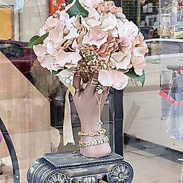 Yüzük, bileklik, şahmeran ve buket sergileme heykeli