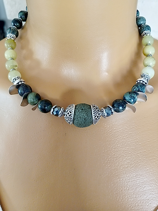 ŞIK KISA YEŞİM TAŞI KOLYE