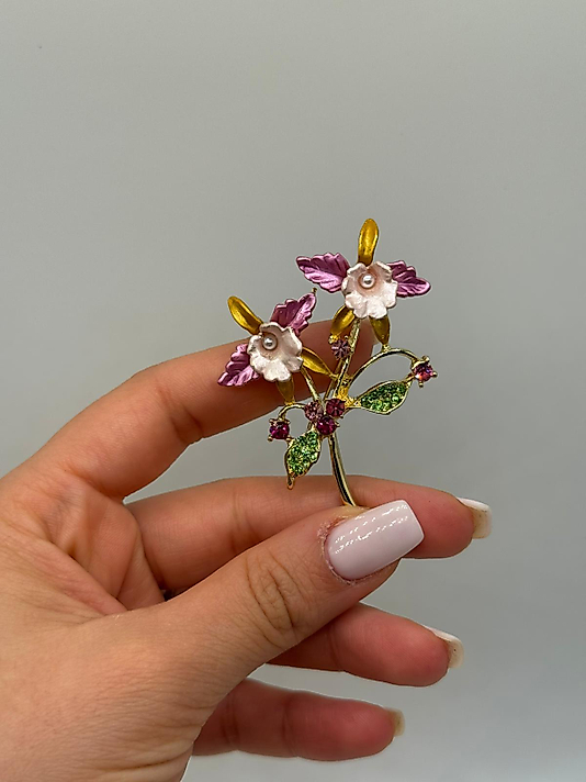 Zirkon Taşlı İnci Detaylı Çiçek Figürlü Premium Broş