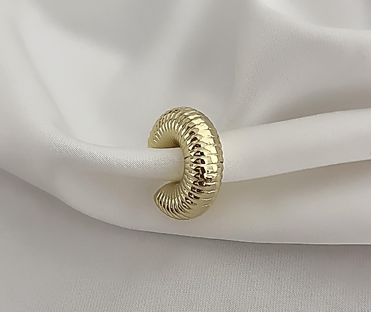 Gold Orta Boy Çizgili Ear Cuff