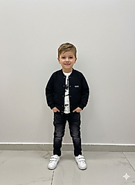 siyah ceketli siyah kot pantolonlu erkek çocuk üçlü takım