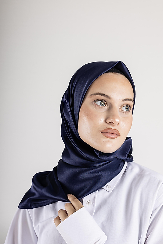 Düz Kristal Kumaş Eşarp - Kaymaz, Şık, Tok Duran | Günlük & Abiye Uyumlu