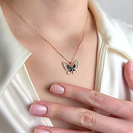 Taşlı Kırlangıç Figürlü Kadın Kolye – Umut ve Özgürlüğün Zarif Sembolü