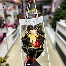 Işıklı Ayıcık Detaylı Kırmızı Gül Buketi