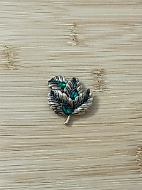 Yeşil Taşlı Yaprak Broş