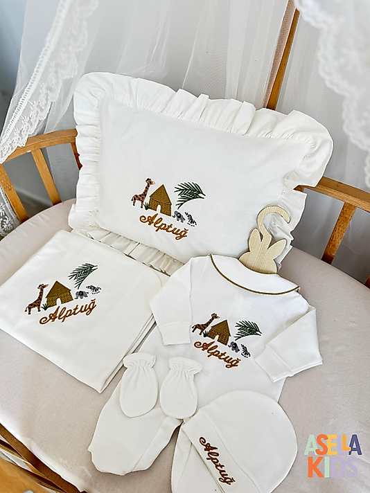 Yenidoğan Set - Bebeğinizin İsmi ve Safari Nakış + Yaka Detay