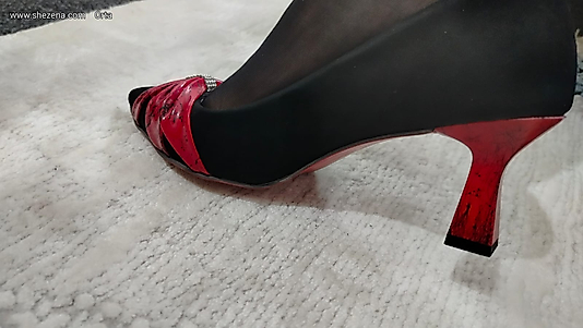 siyah süet üzeri kırmızı efekli fiyonk ayakkabı