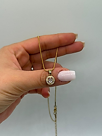 Işıltılı Tek Taş Çerçeveli Kolye