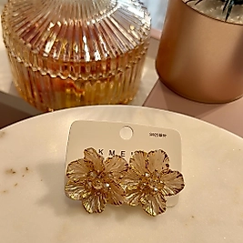 Kremrengi Kristal Çiçek Küpe