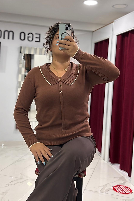 Şerit Detaylı Kahve Geniş Yakalı Triko
