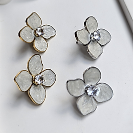 Çiçek Desenli Zirkon Taşlı Çelik Küpe | Ari Jewelry