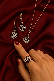 925 Ayar Gümüş Elmas Montürlü Çiçek Motifli Takı Seti