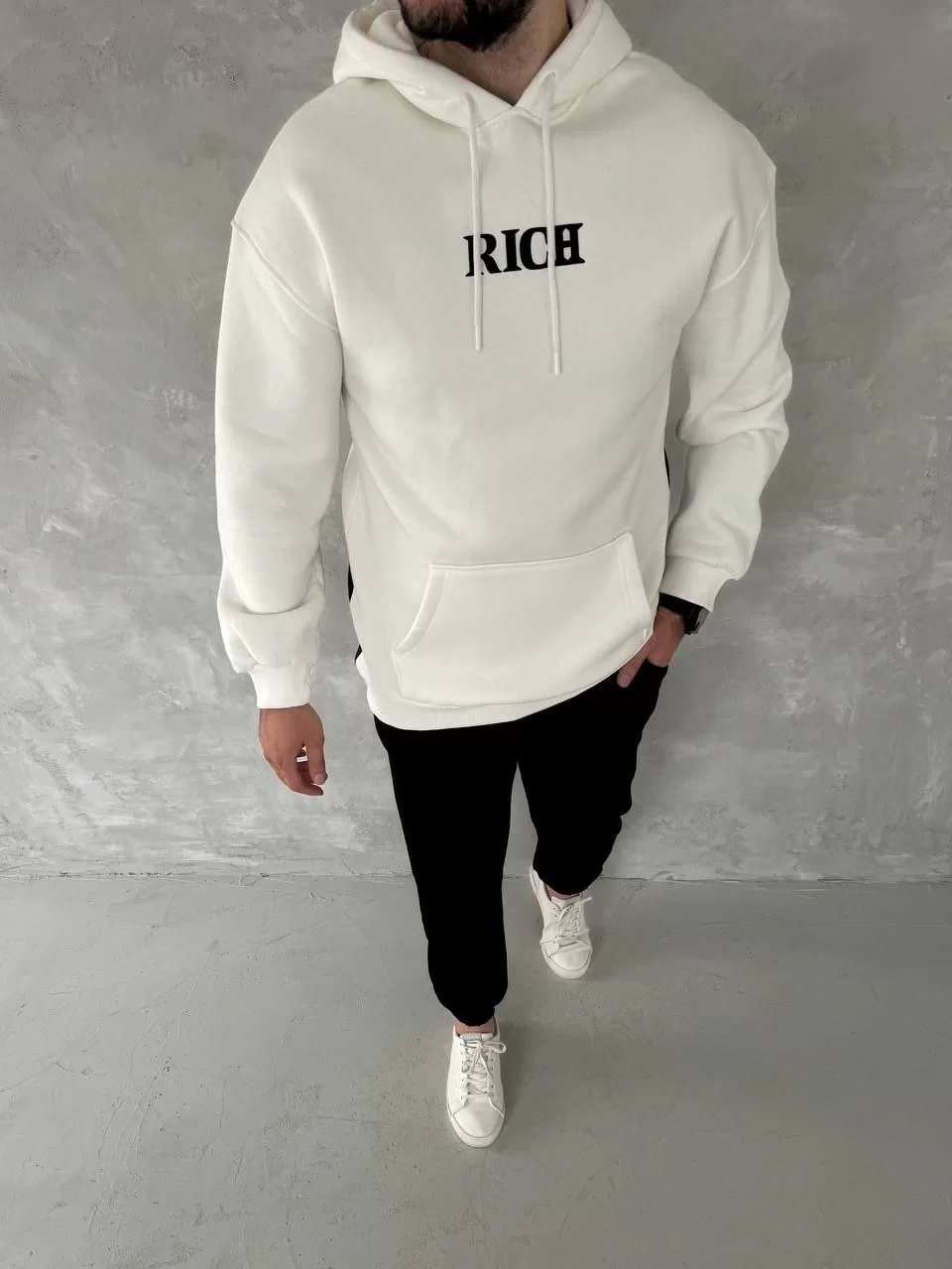 Uzun Kol Kapüşonlu Göğüs Baskılı SweatShirt - Beyaz