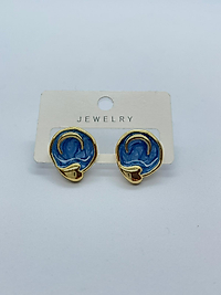 GOLD VE KOYU MAVİ RENK  KALP DETAYLI DÜNYA MODELİ KÜPE