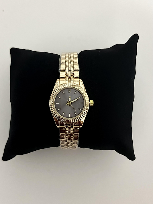 Gold İçi Siyah Yuvarlak Saat