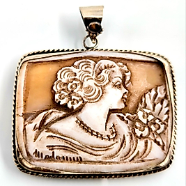 SANATÇI İMZALI DİKTÖRTGEN FORM CAMEO KOLYE