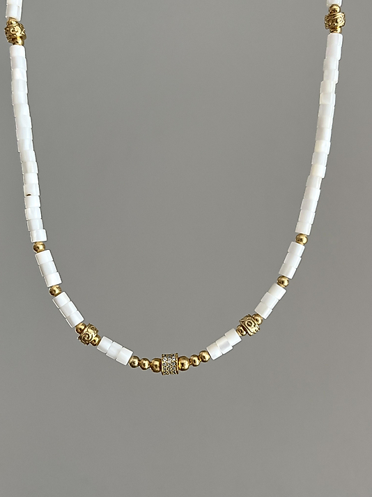 Doğaltaş Beyaz Kolye(çelik değildir)