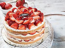 Çilek Şöleni Pasta / Strawberry Feast Cake