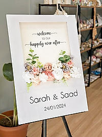 Sarah Çiçekli Karşılama Panosu