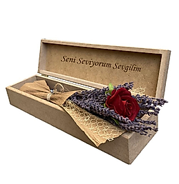 Design Flower Box Kişiye Özel İsimli Kırmızı Kadife Gül ve Lavanta Demeti