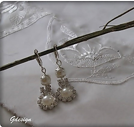 Ultra sparkly pearl earrings, elegant, silver plated hook, rhinestone ,