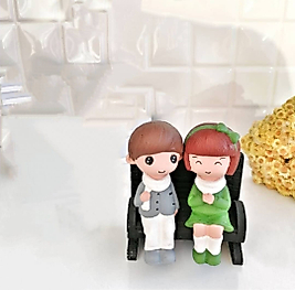 Himi Pasta Süsleri Banktaki Sevgililer Minyatür Figür Karakter Oyuncakları Evcilik Oyuncakları Küçük Minik Oyuncaklar