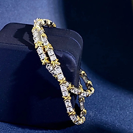 Özel Seri Rodyumlu Gümüş Üzeri Gold Detay Zirkon Taş Sıralı Xoxo Bileklik