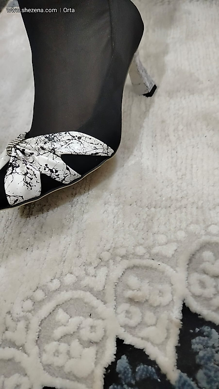 siyah süet üzeri beyaz efekli fiyonk ayakkabı