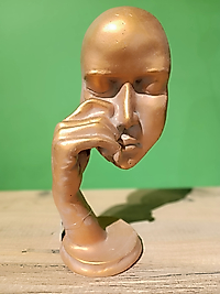 MERCAN MOBİLYA AKSESUAR, ELİ BURNUNDA DÜŞÜNEN ADAM , Polyester Dekoratif  , hediyelik eşya 23 CM